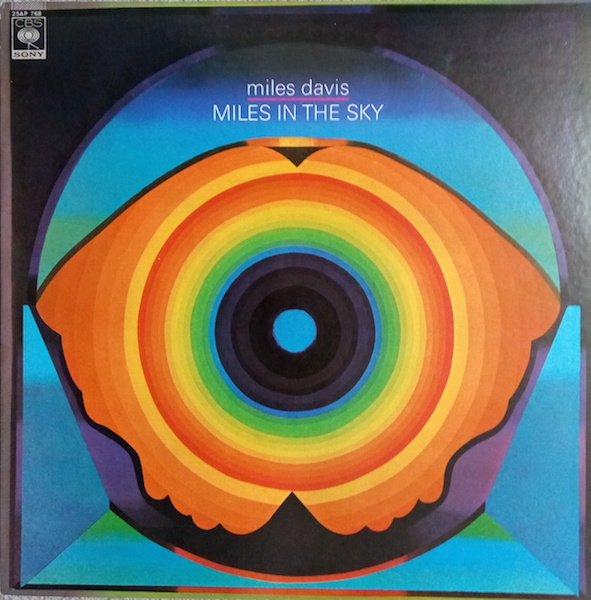 �}�C���X�E�f�C�r�X�uMILES IN THE SKY�v